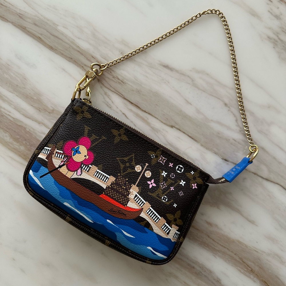 ❌ SOLD! Louis Vuitton 2020 Christmas Animation Pochette Accessories